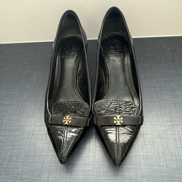 Tory Burch Eliza Black Patent Leather Kitten Heel Pointed Toe Timeless Size 6.5 - Picture 2 of 9